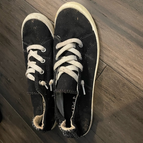 Very‎ Used Tennis Shoes - Picture 4 of 4